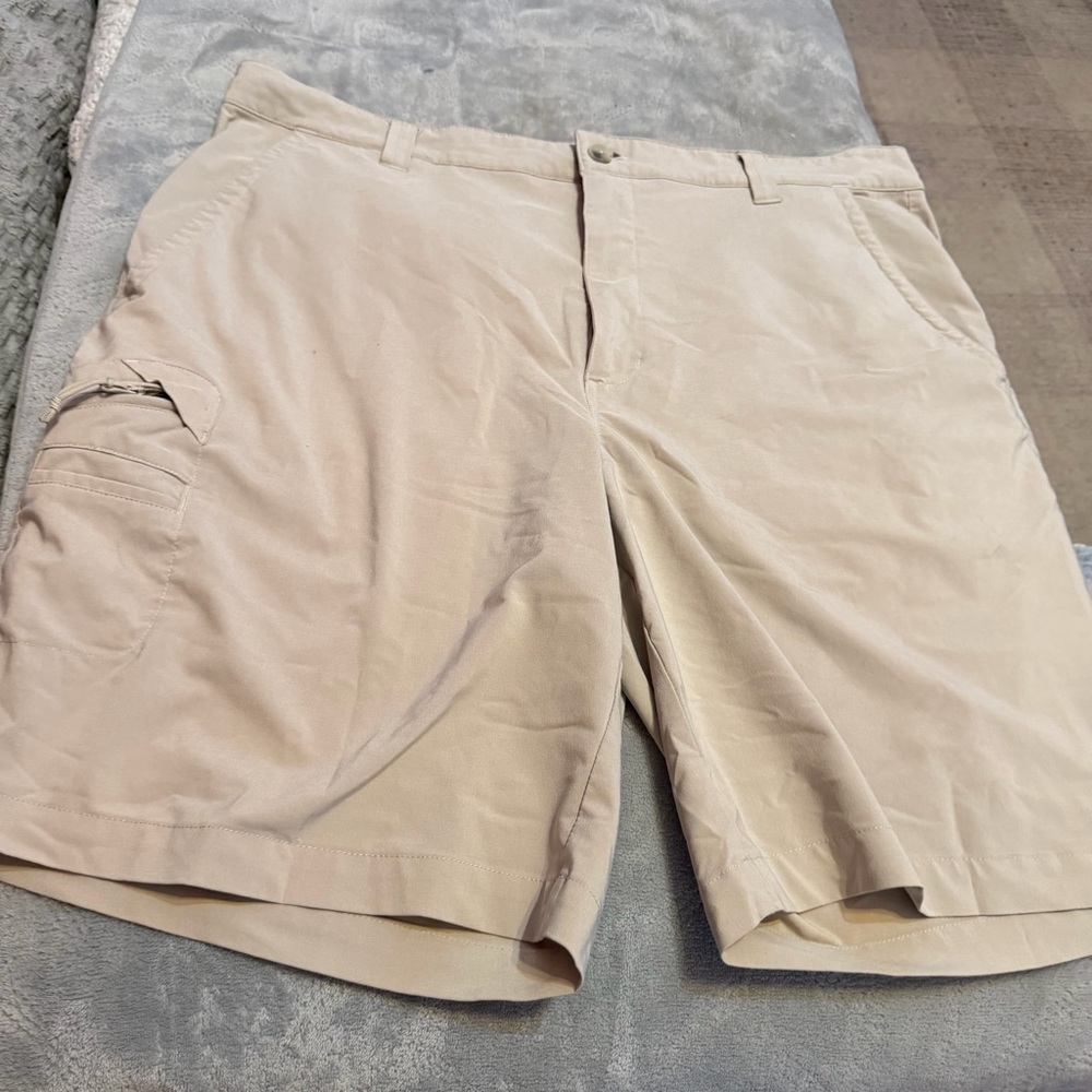 Columbia PFG Fishing Shorts Men’s 42 Khaki Performance Outdoor Cargo